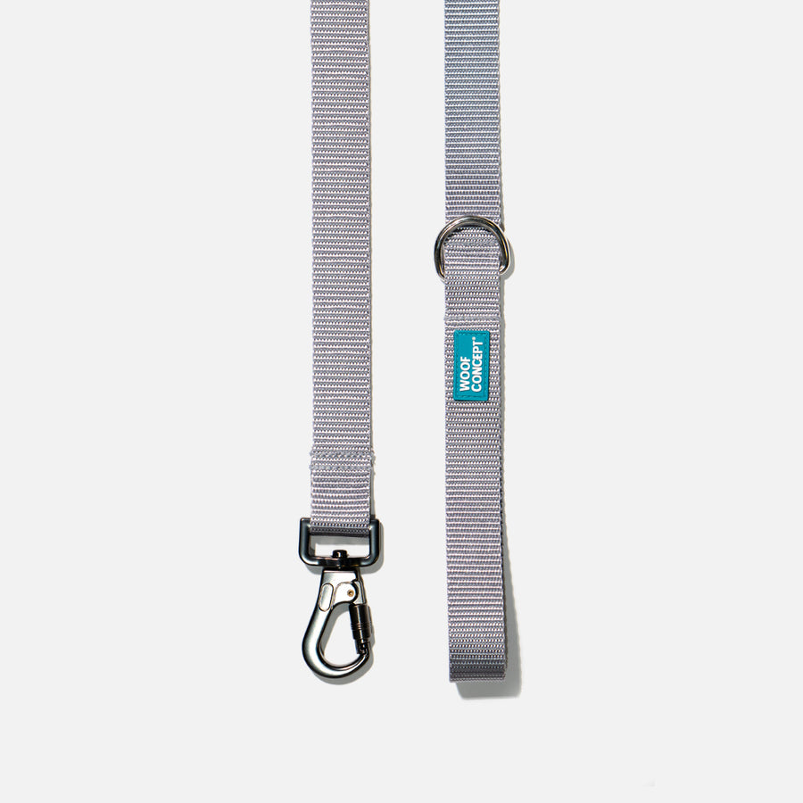 Stylish grey dog leash by Woof Concept made in Canada, with adjustable length and a comfortable grip for dog owners.